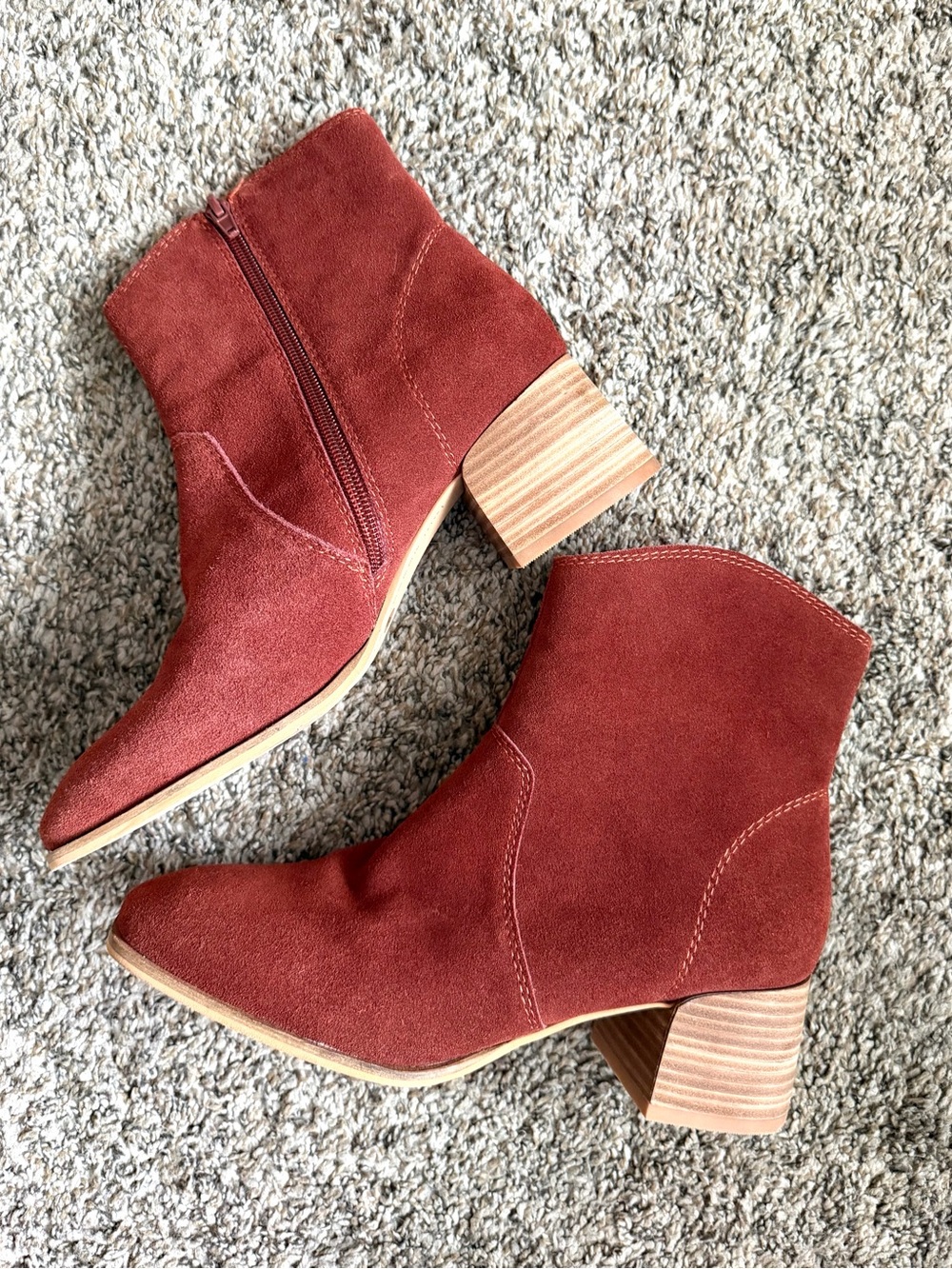 Lucky brand side zip heeled bootie.
